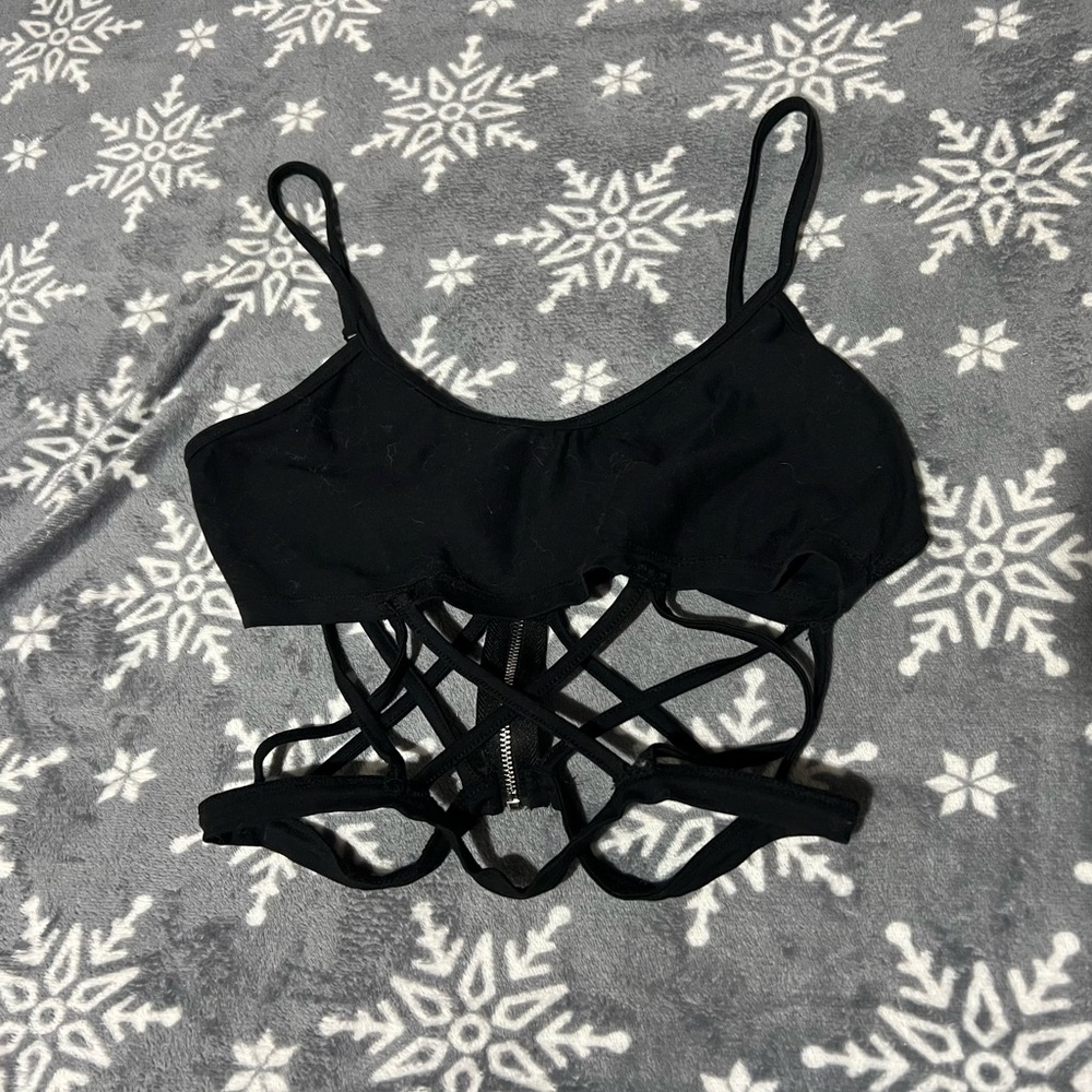 Cutout crop top - Picture 3 of 3
